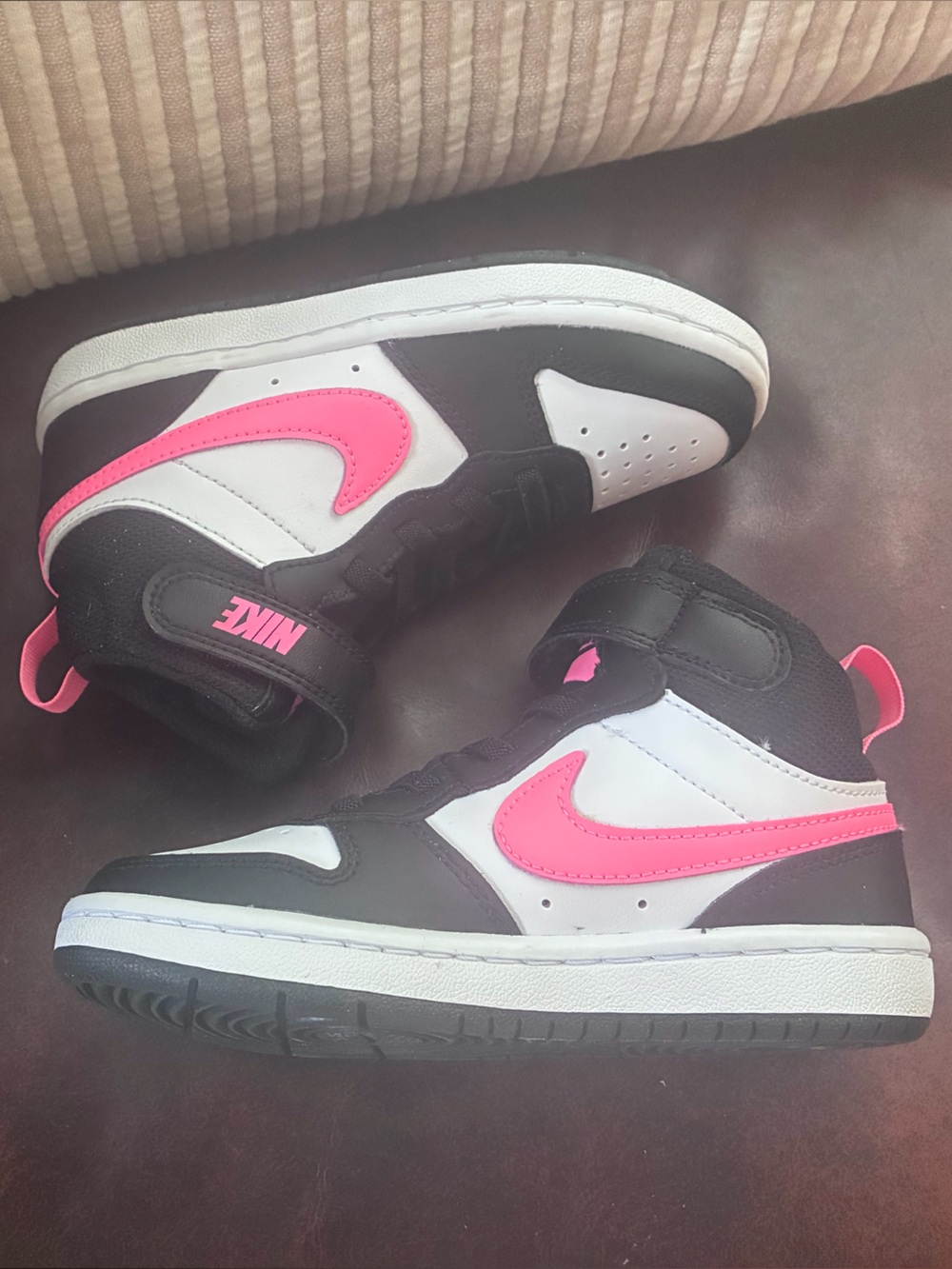 NWT Nike Kids High-Top Sneakers in Black, White & Bright Pink - Picture 4 of 8